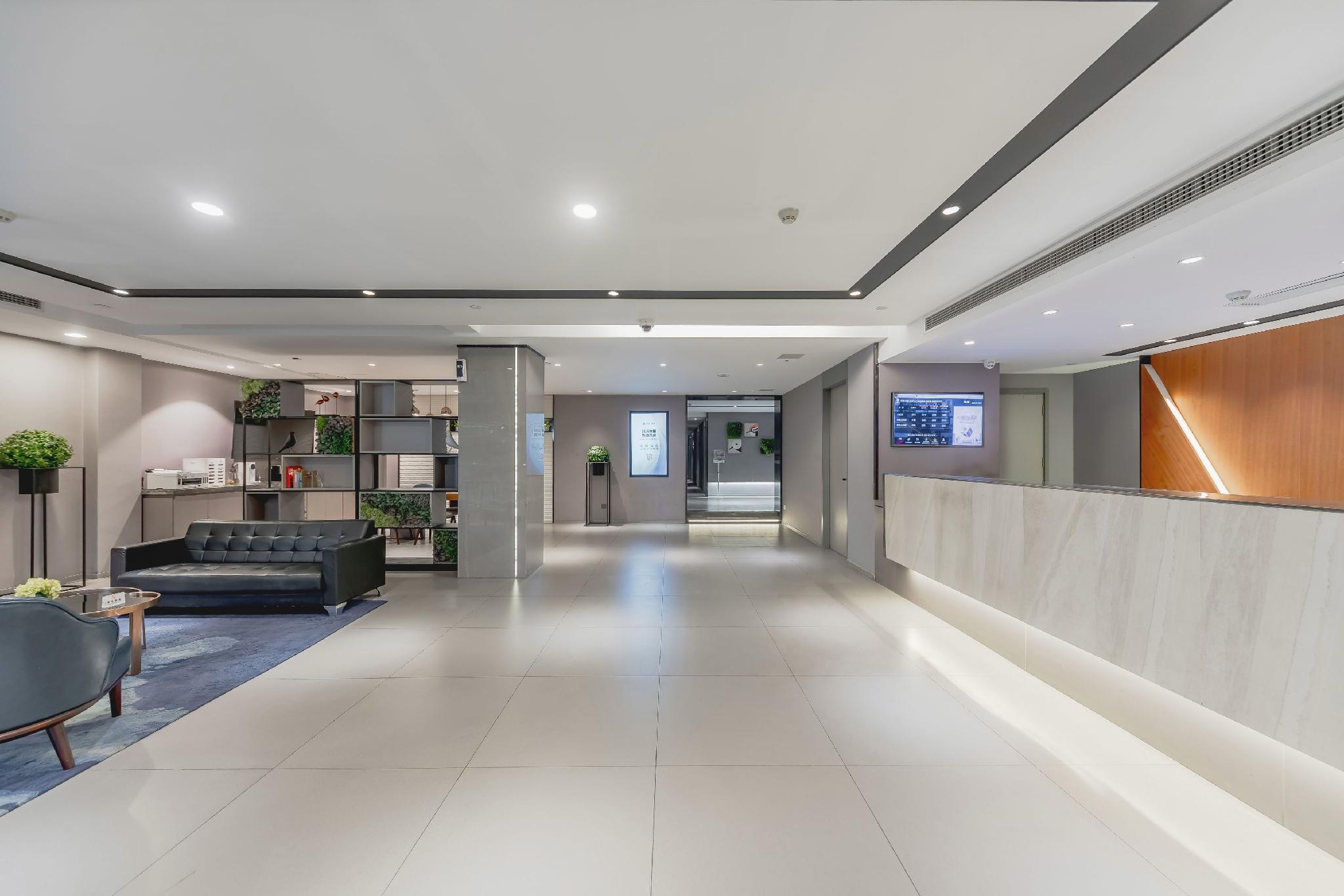 Home Inn Selected (Shanghai Hongqiao Gubei Yaohong Road Metro Station) 16/53