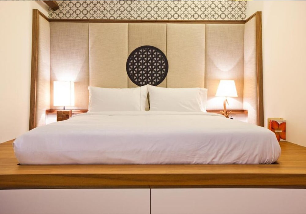 Room, Queen Bed, Attic