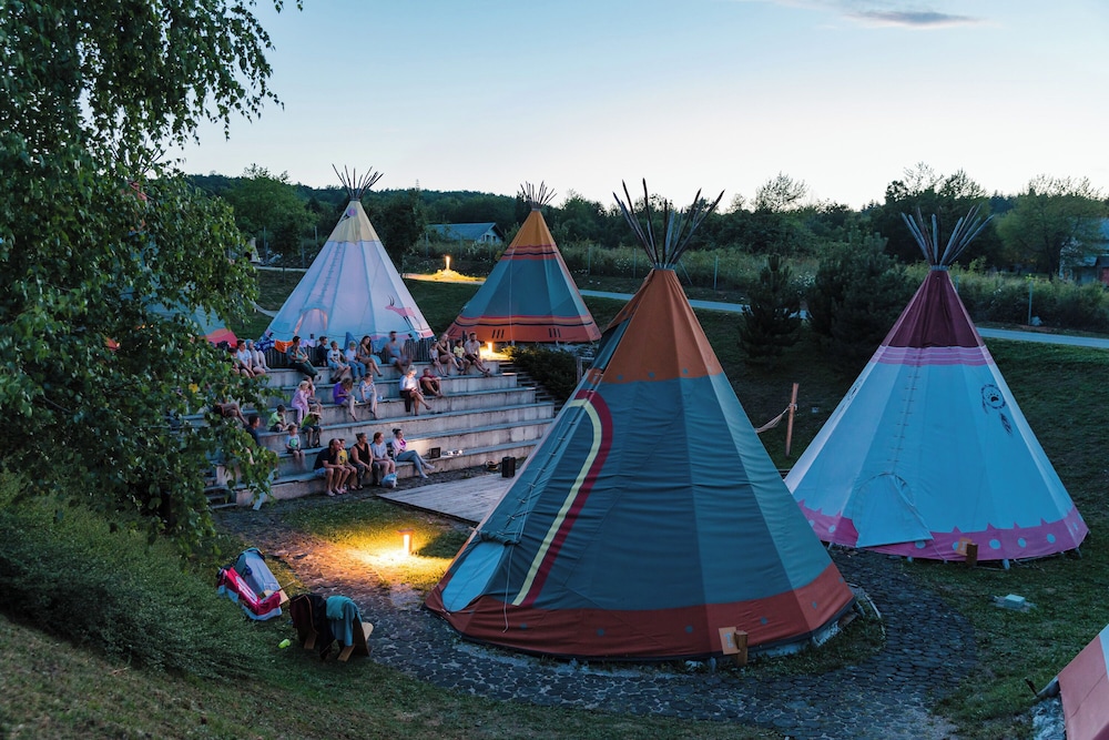 خيمة بأربعة أسرّة بحمام مشترك، Plitvice Holiday Resort 8/10