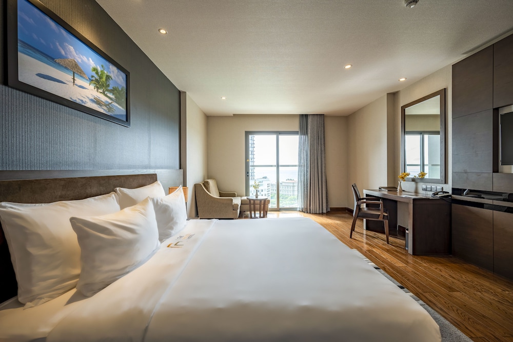 PREMIER, KING BED