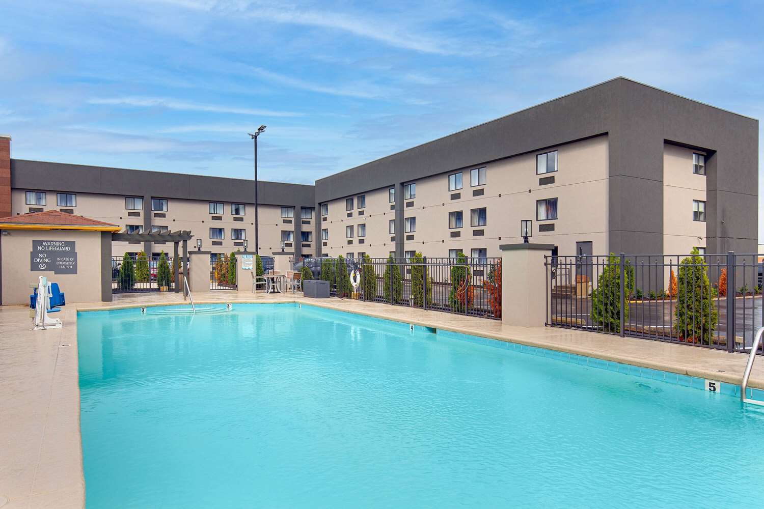 La Quinta Inn & Suites by Wyndham Nashville Airport 2/63