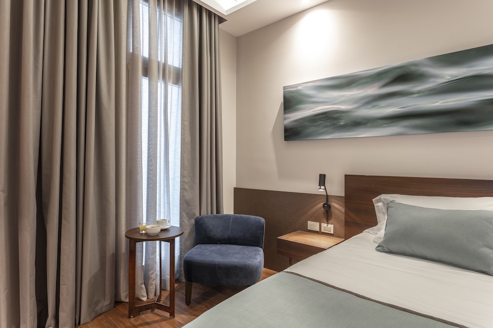 EXECUTIVE, SUITE
