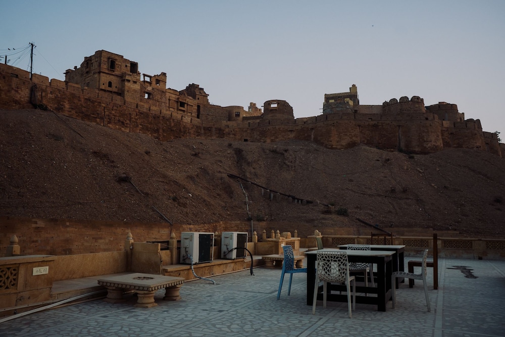Moustache Jaisalmer 36/50