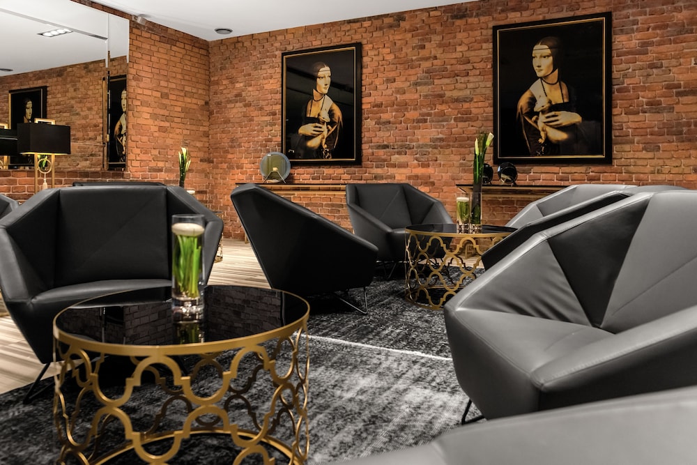 QUEEN BOUTIQUE HOTEL 38/62