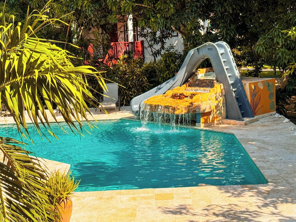 Caribbean Shores Bed & Breakfast 40/50