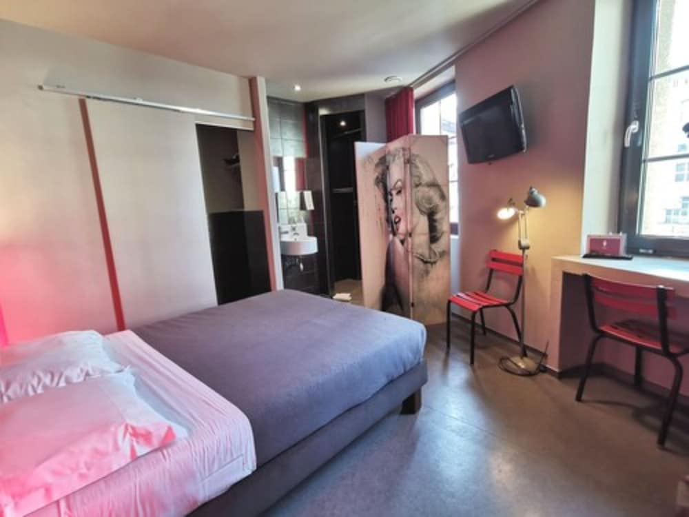 7Art Hotel 23/75