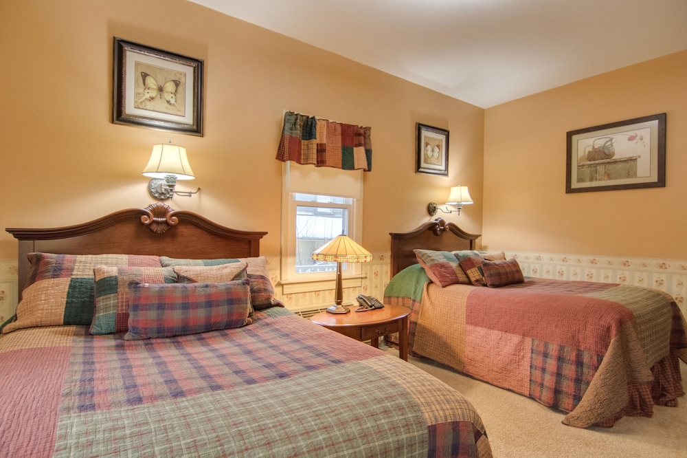 WoodStock Inn 31/43