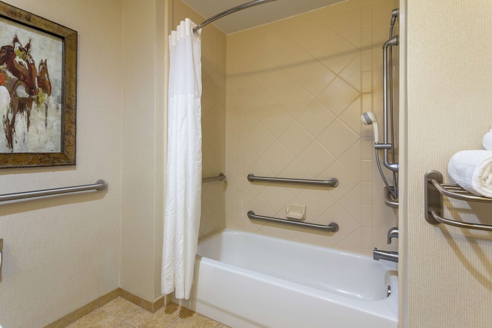 Hampton Inn and Suites Wellington 12/44