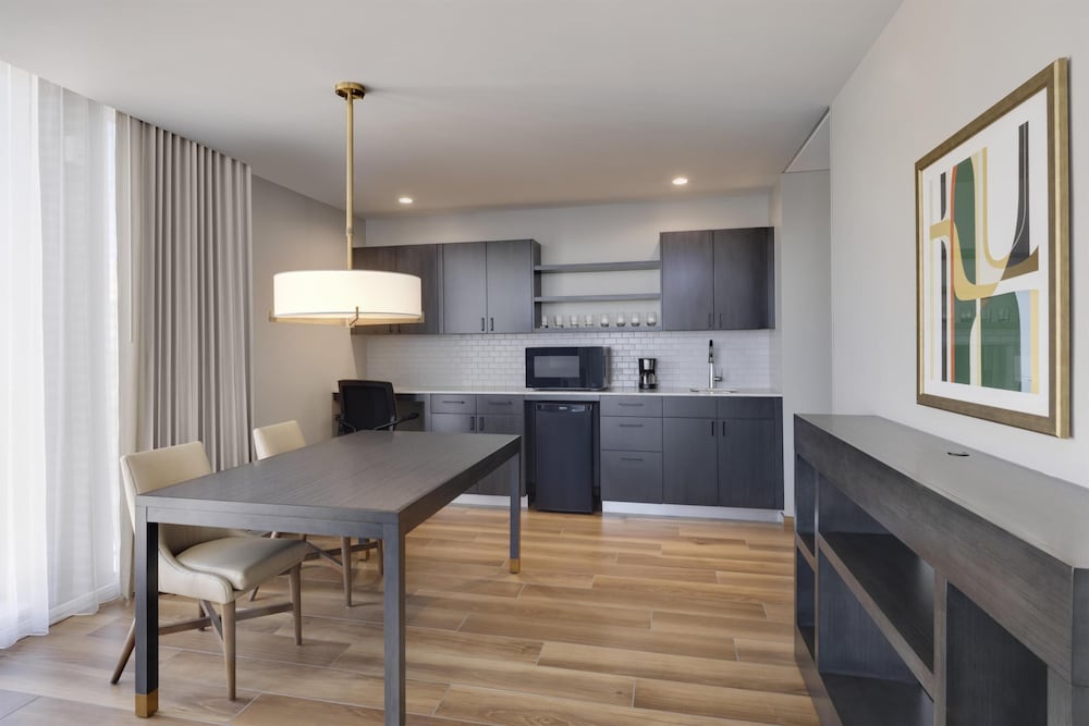 Hyatt House LAX - Century Blvd 33/50