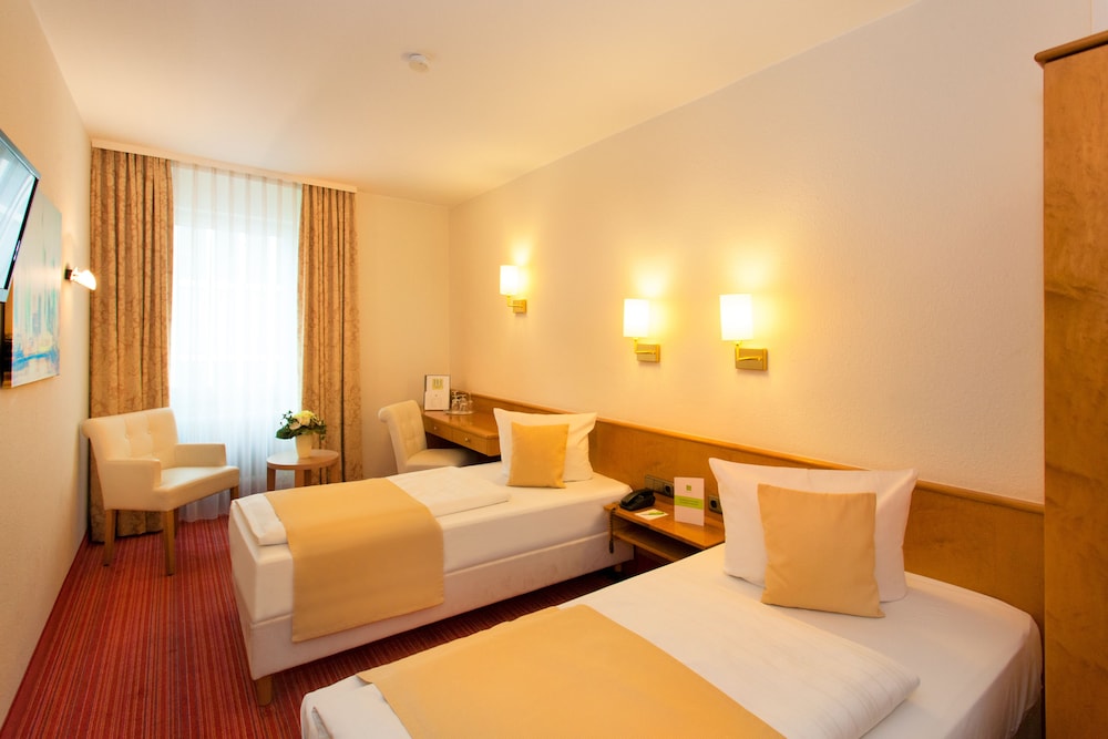 Favored Hotel Domicil Frankfurt 8/25