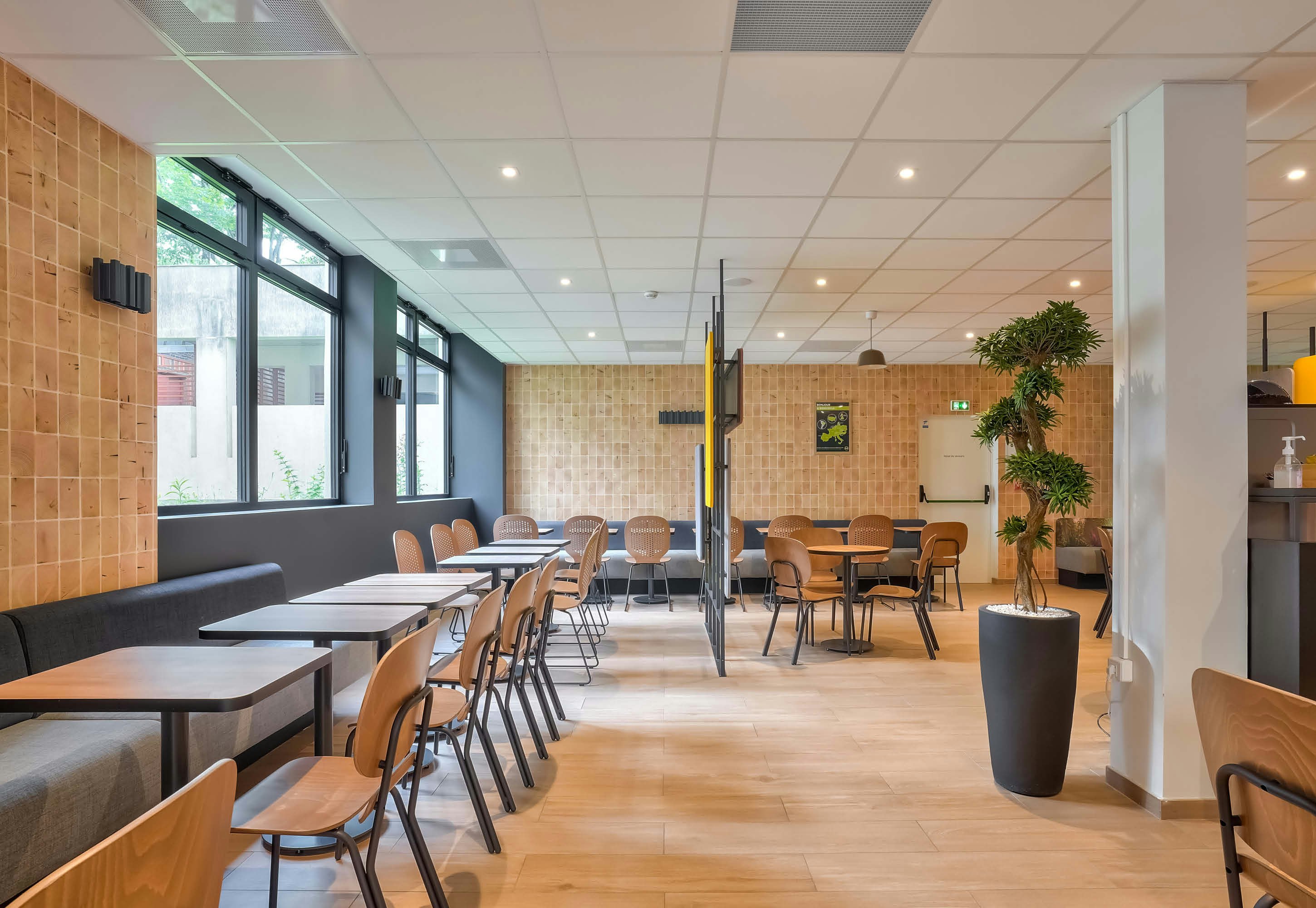 B&B HOTEL Paris Porte d Orleans 44/49