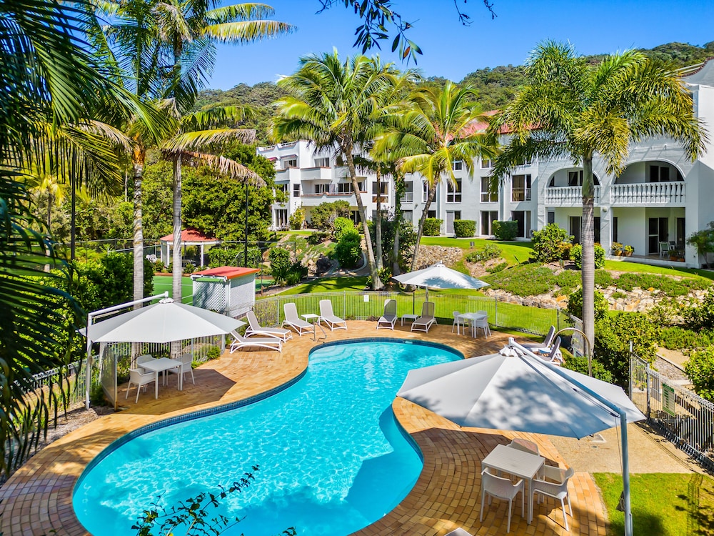 THE ISLANDER HOLIDAY RESORT 34/50