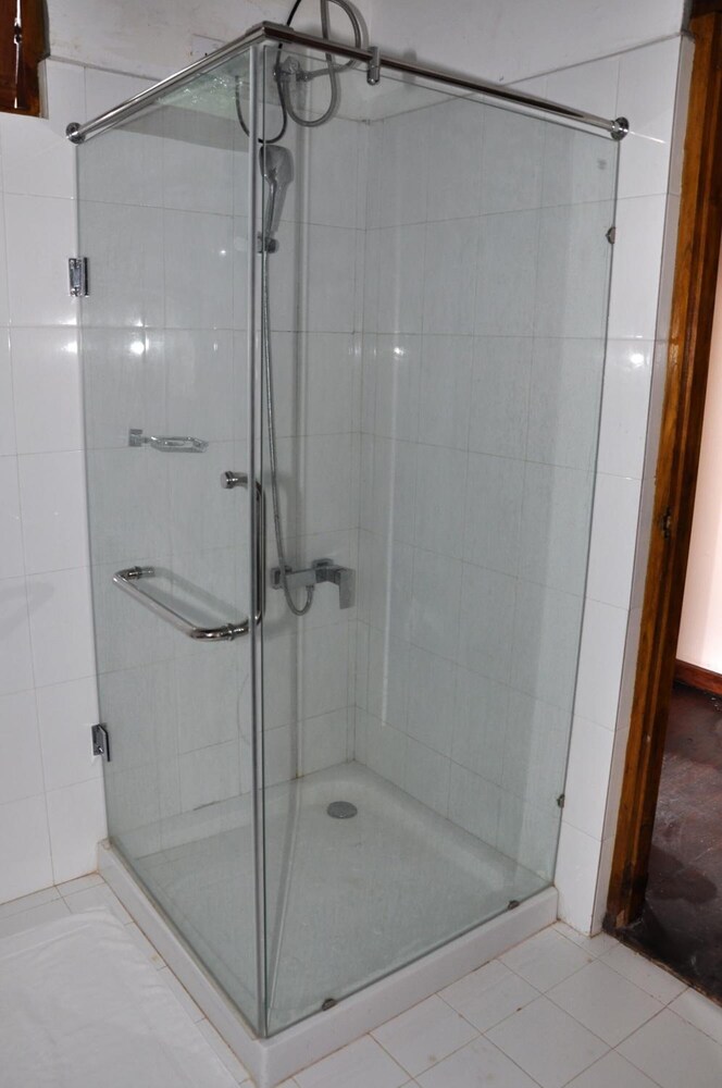 Naaval Hotel 45/45