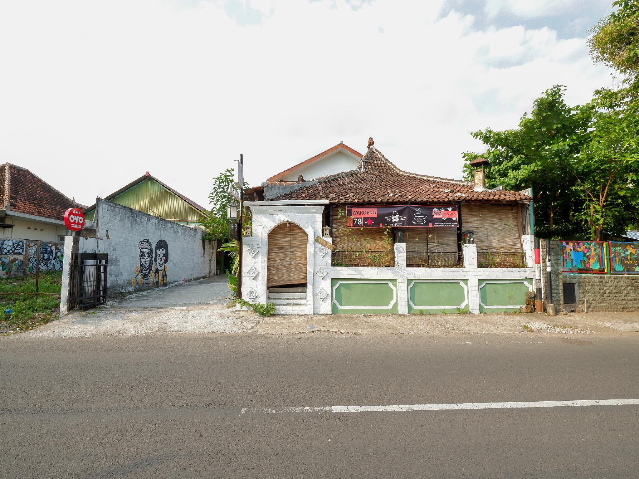 OYO 4016 Tan Jokteng Guest House 50/51