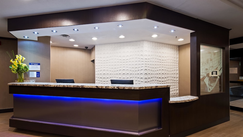 Best Western Plus Toronto Airport Hotel 7/38