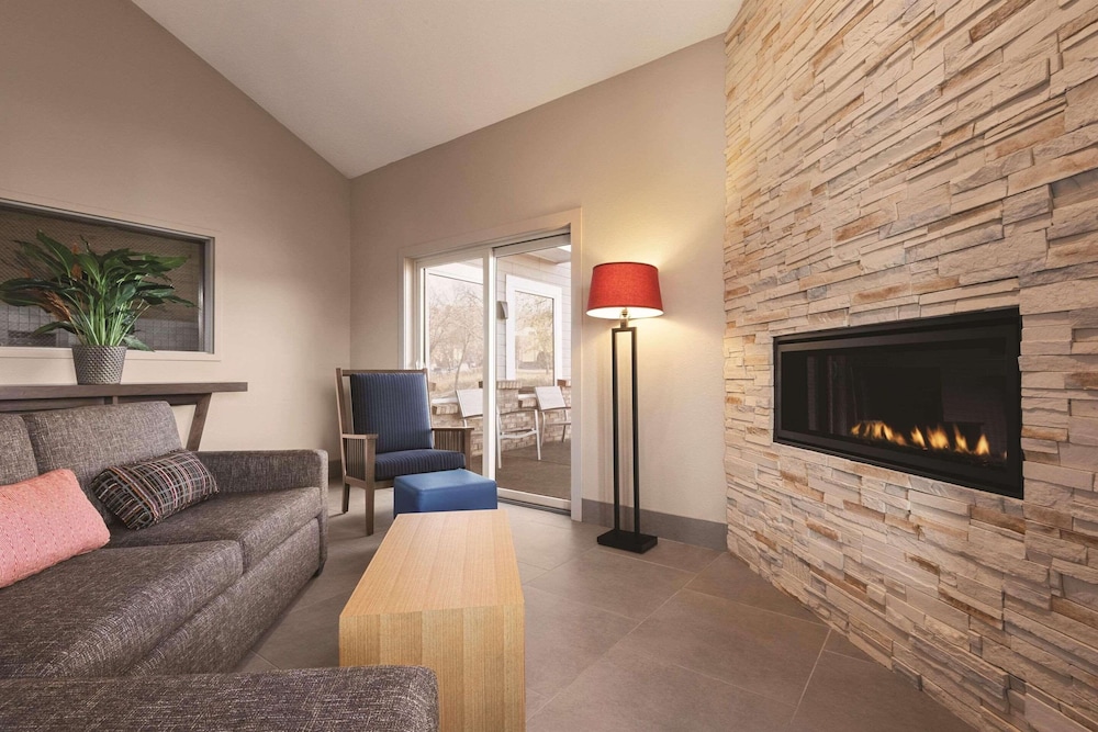 Country Inn & Suites by Radisson, Northfield, MN 17/25