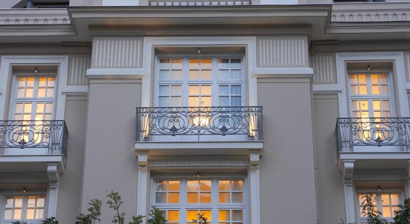 Excelsior Hotel 8/60