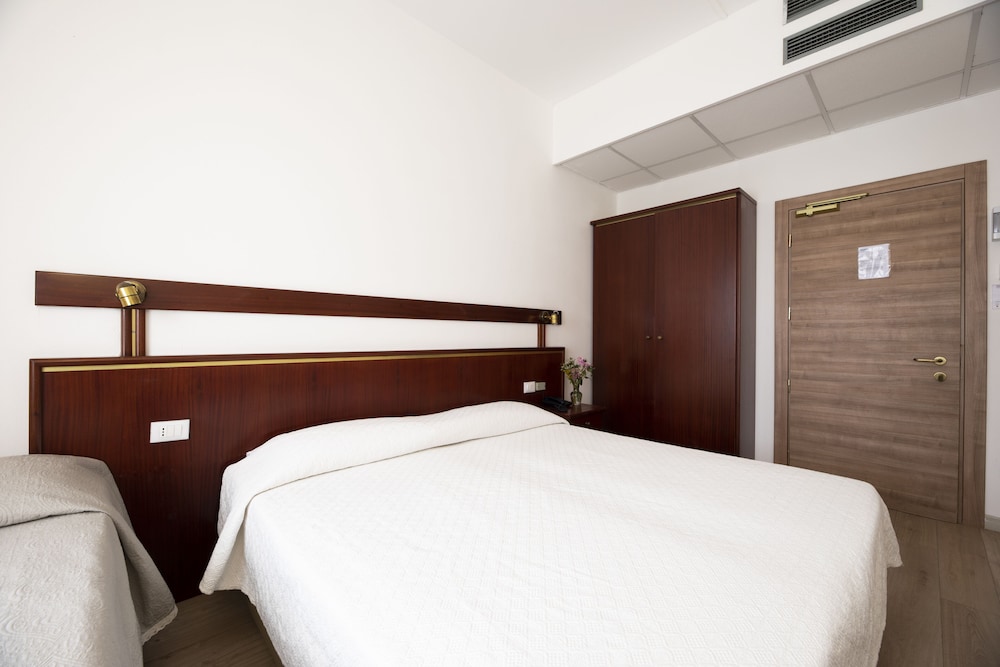 Vienna Hotel 18/53