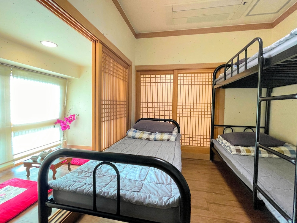 ROOM, TRIPLE