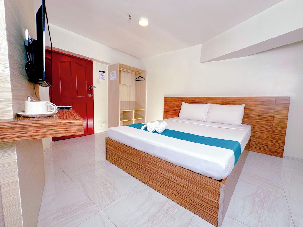 OYO 675 Circuit Hostel 12/50