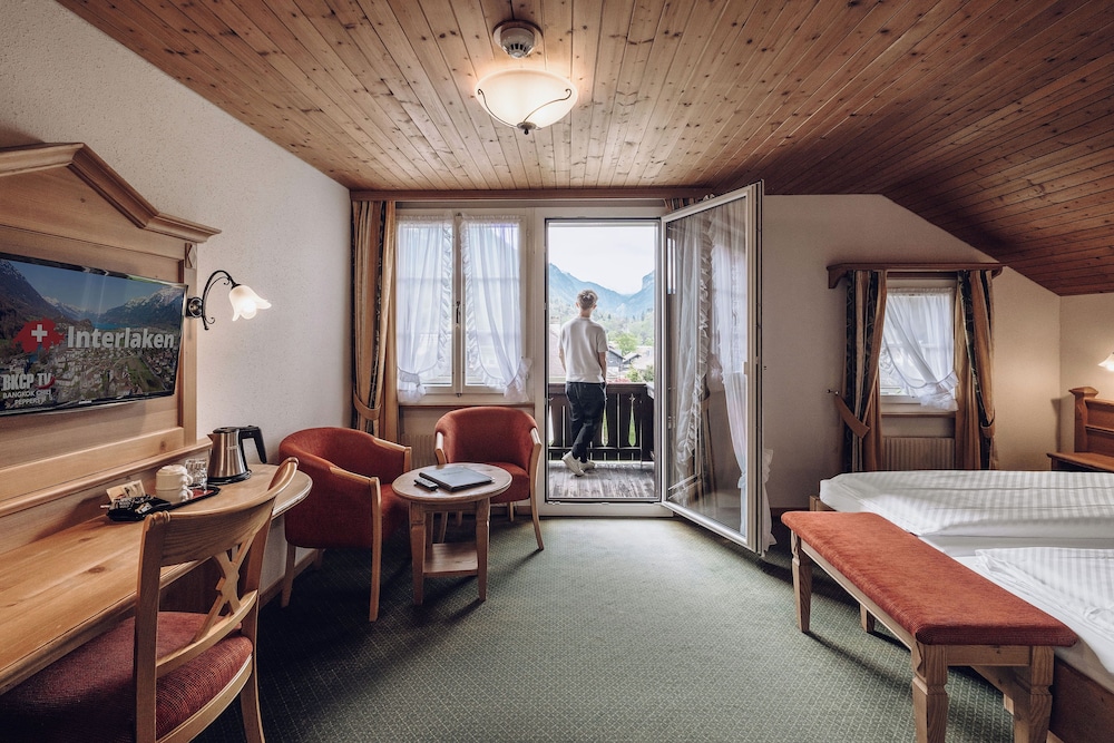 Chalet Swiss Hotel 16/50