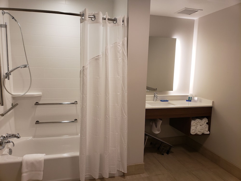 HOLIDAY INN EXPRESS & SUITES BRIGHAM CITY - NORTH UTAH 21/57