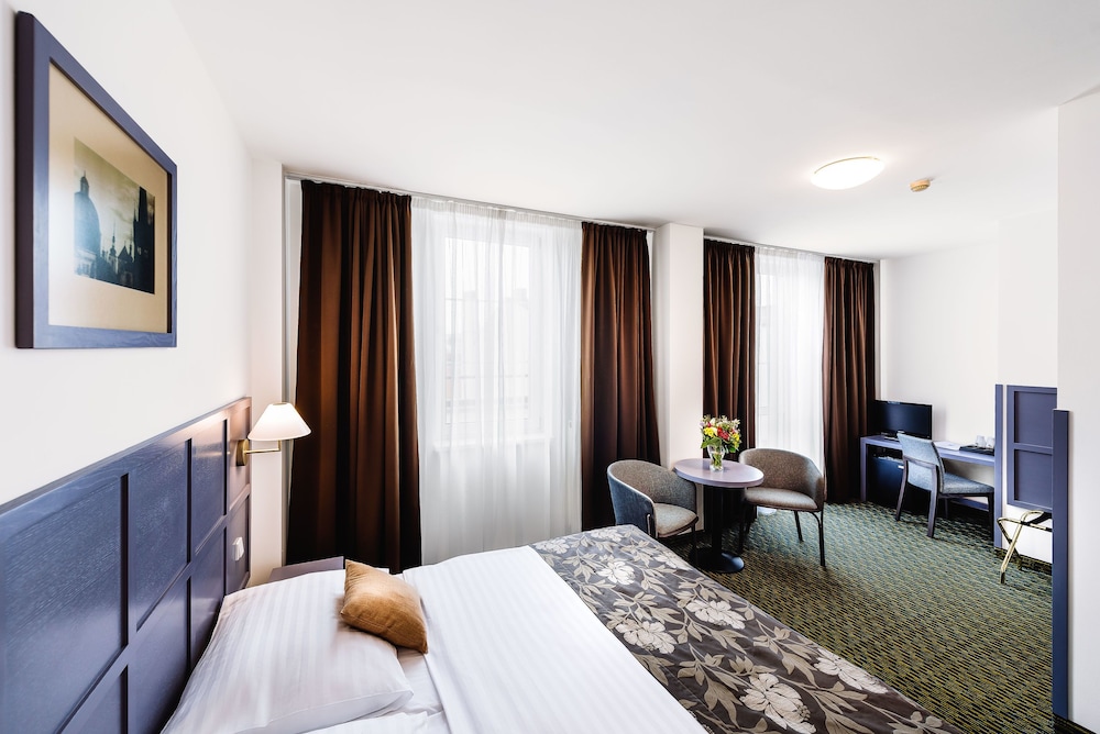 Central Hotel 7/47