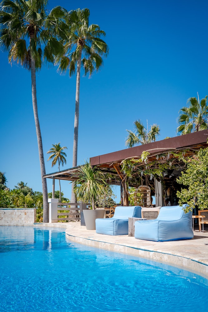 Villa Montana Beach Resort 1/75