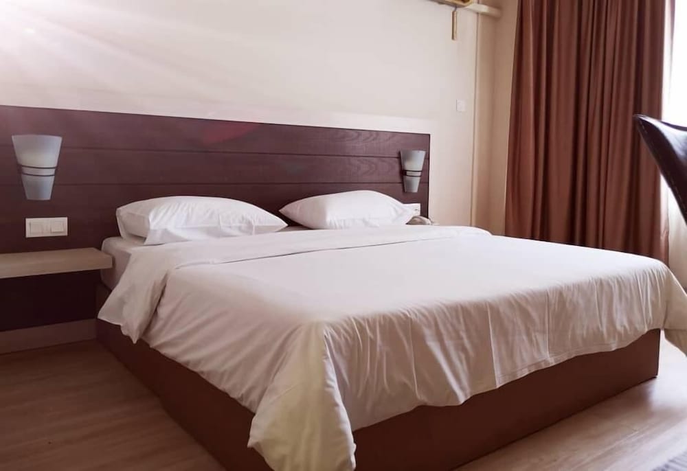Somerset Hotel 20/34