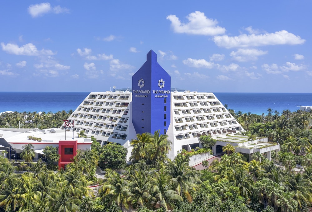 Pyramid at Grand Oasis All Inclusive 1/68
