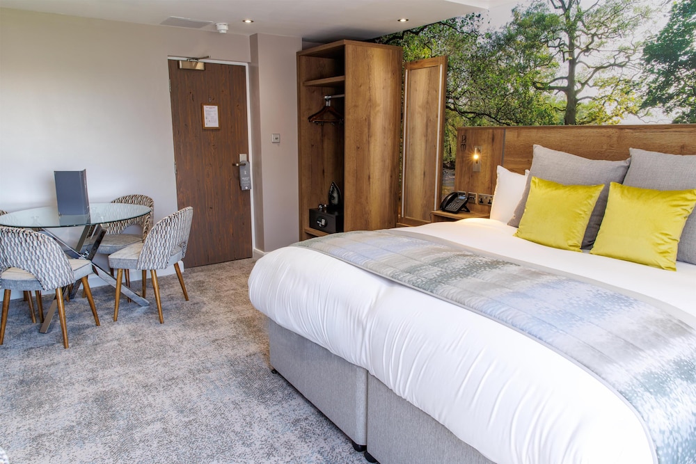 Suite, King Bed, Convertible Double Bed, Garden View, Sofa