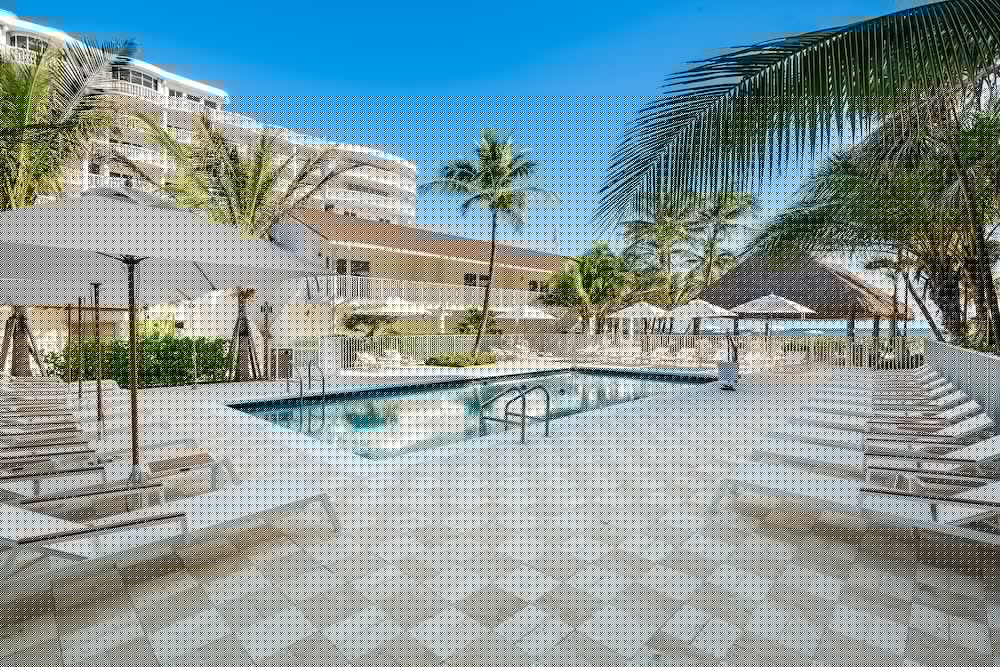 Beachcomber Oceanfront Resort Villas 1/71