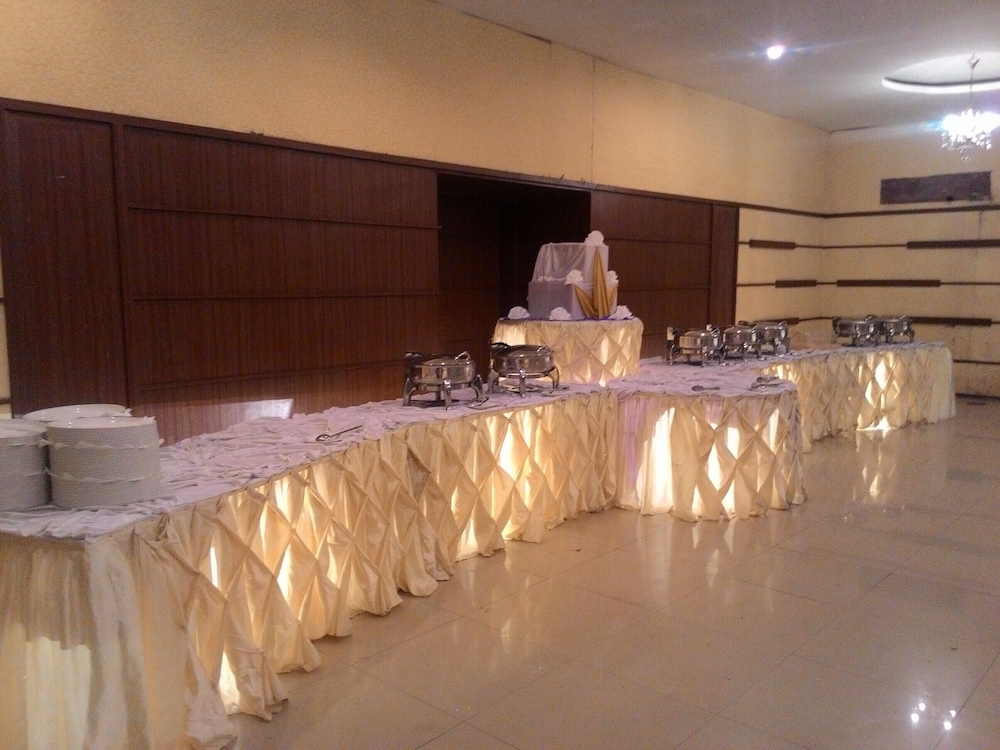 HOTEL EMERALD PARK-SHARANPUR 19/36