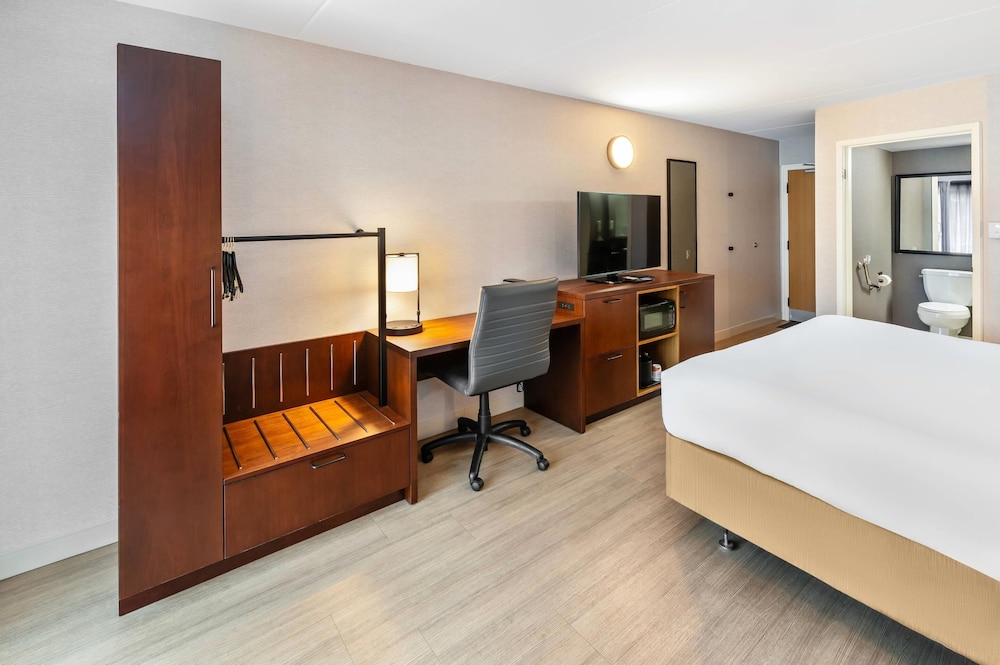 Standard, Queen Bed, Accessible, Comfort Inn Sudbury East 3/9