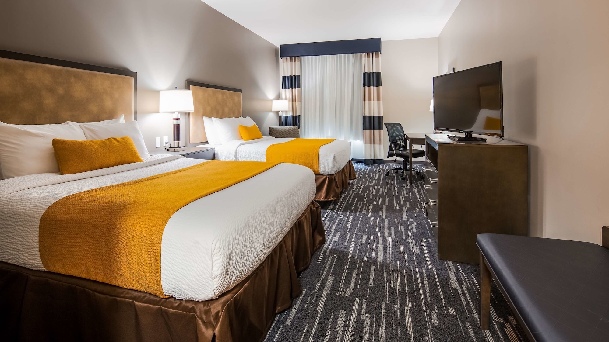 Suite, 2 Queen Beds, Accessible
