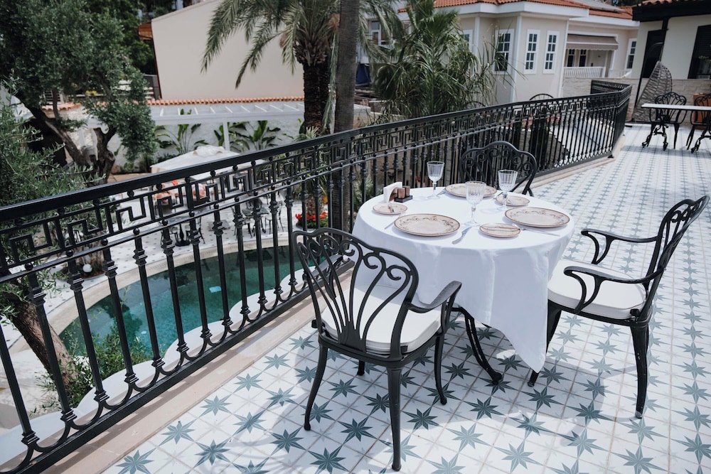 Elegance East Hotel Boutique Class 57/70