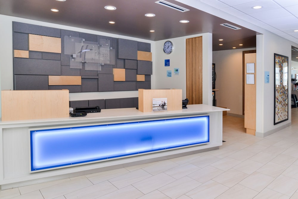 Holiday Inn Express Suites Ogallala 12/75