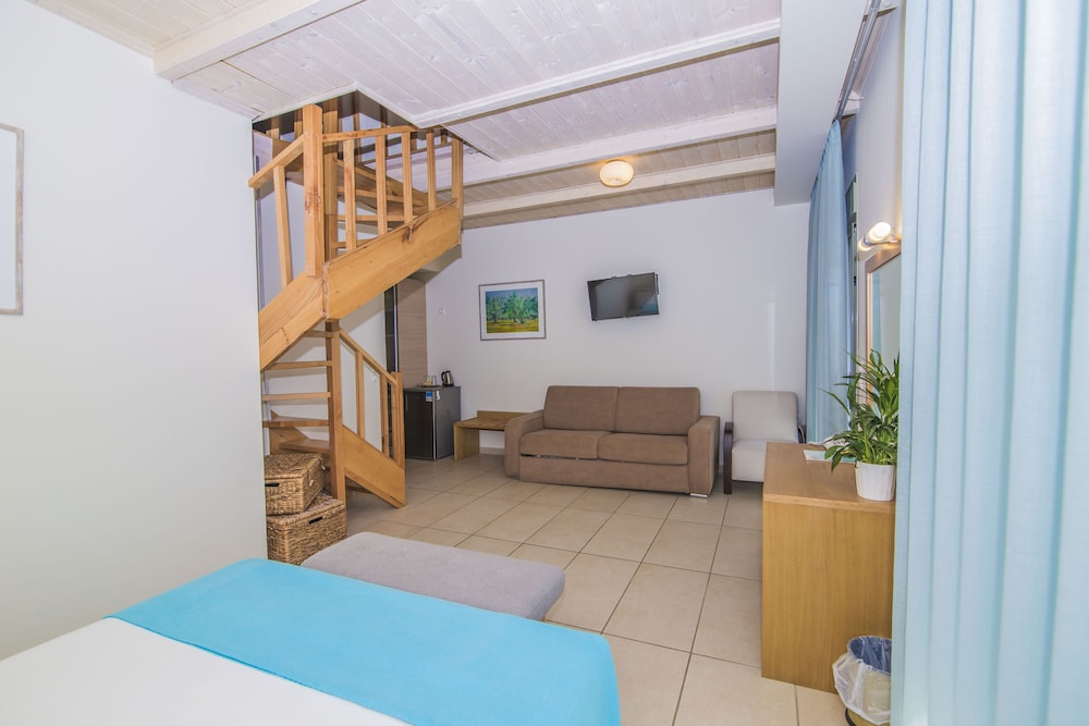 Grand Theoni Hotel Suites And Spa 30/71