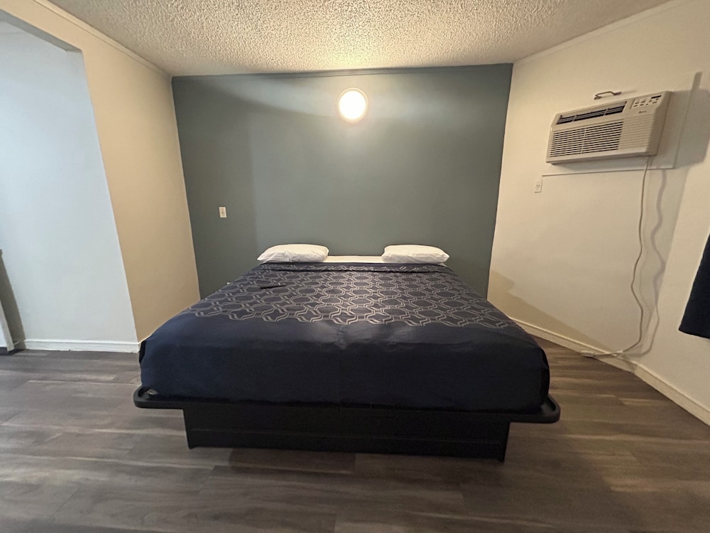 Basic, King Bed