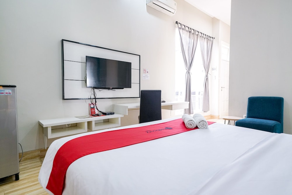 Reddoorz Premium Near Rs Pondok Indah 25/46