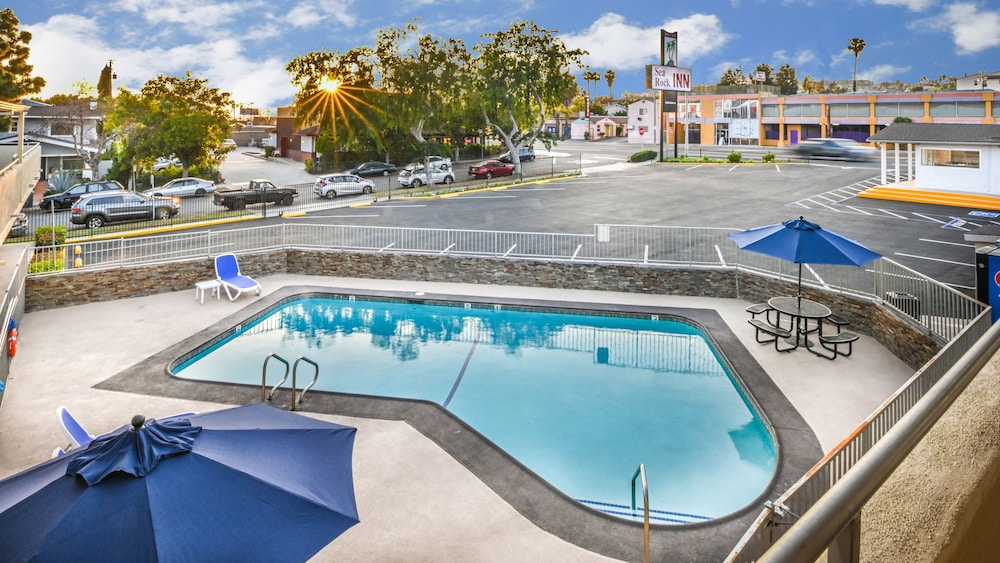 Sea Rock Inn - Long Beach 13/31
