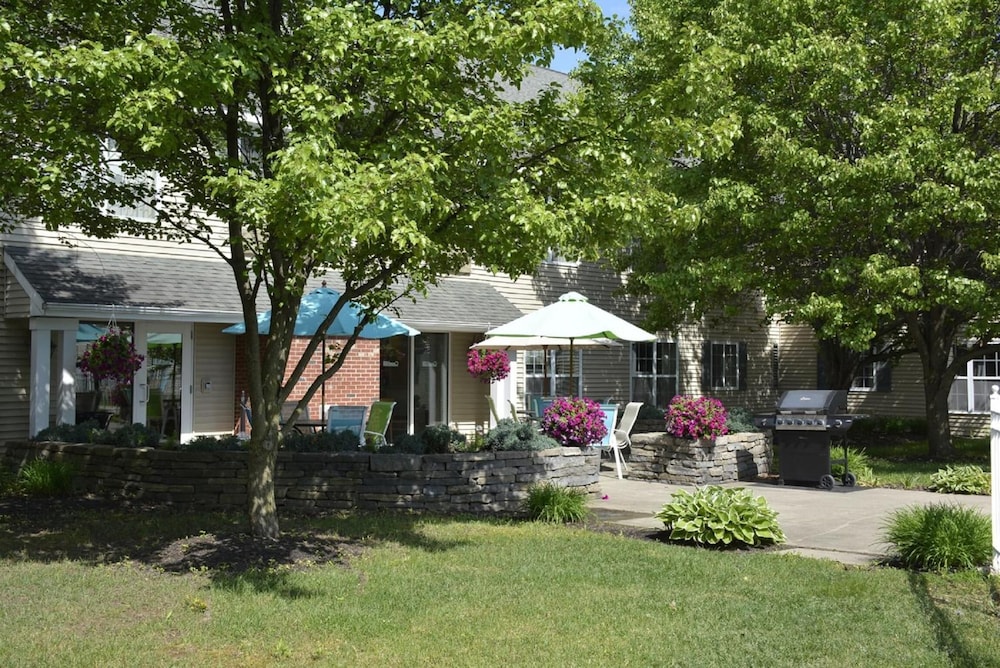 Cresthill Suites Syracuse 1/53