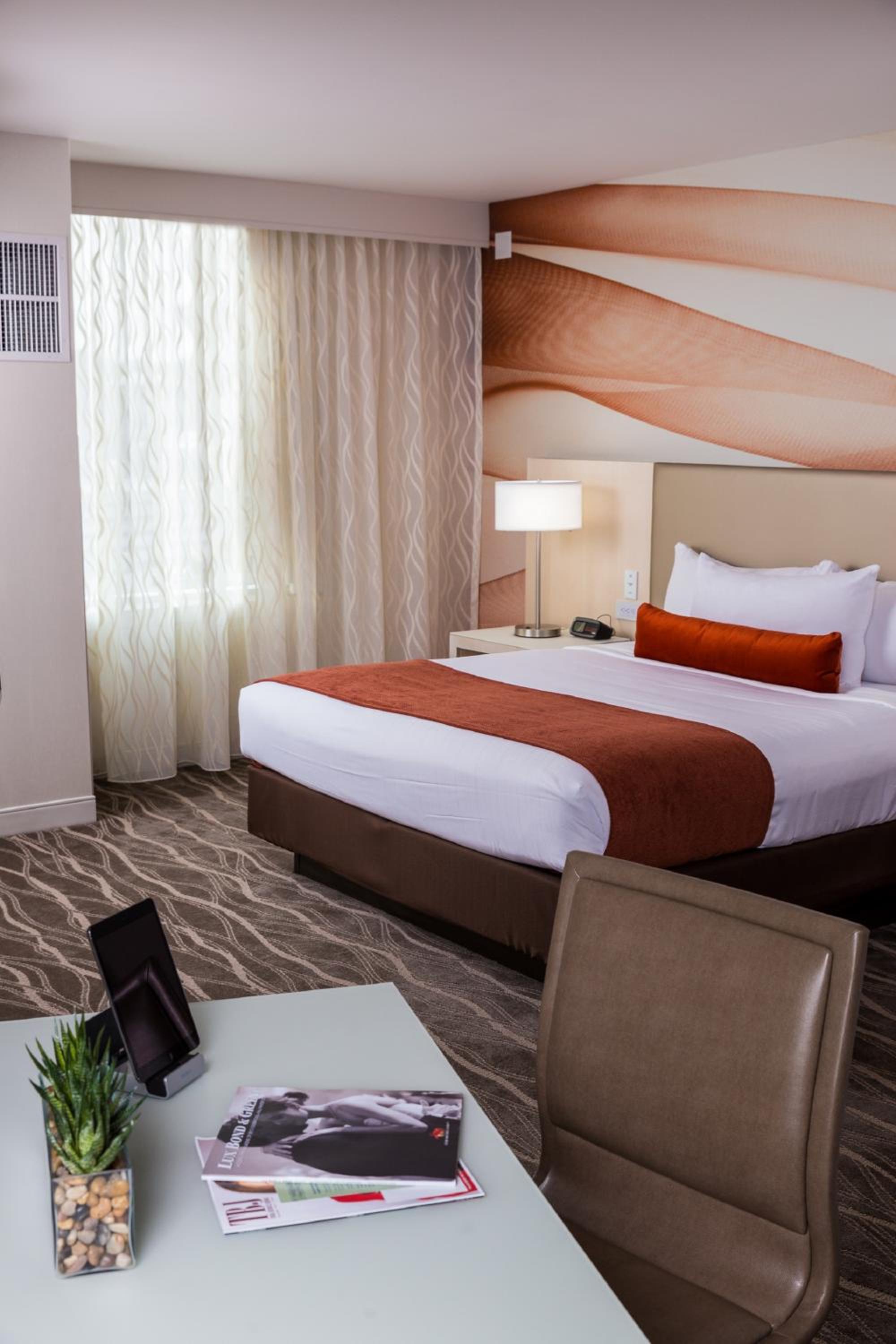 Elite, Tower, King Bed