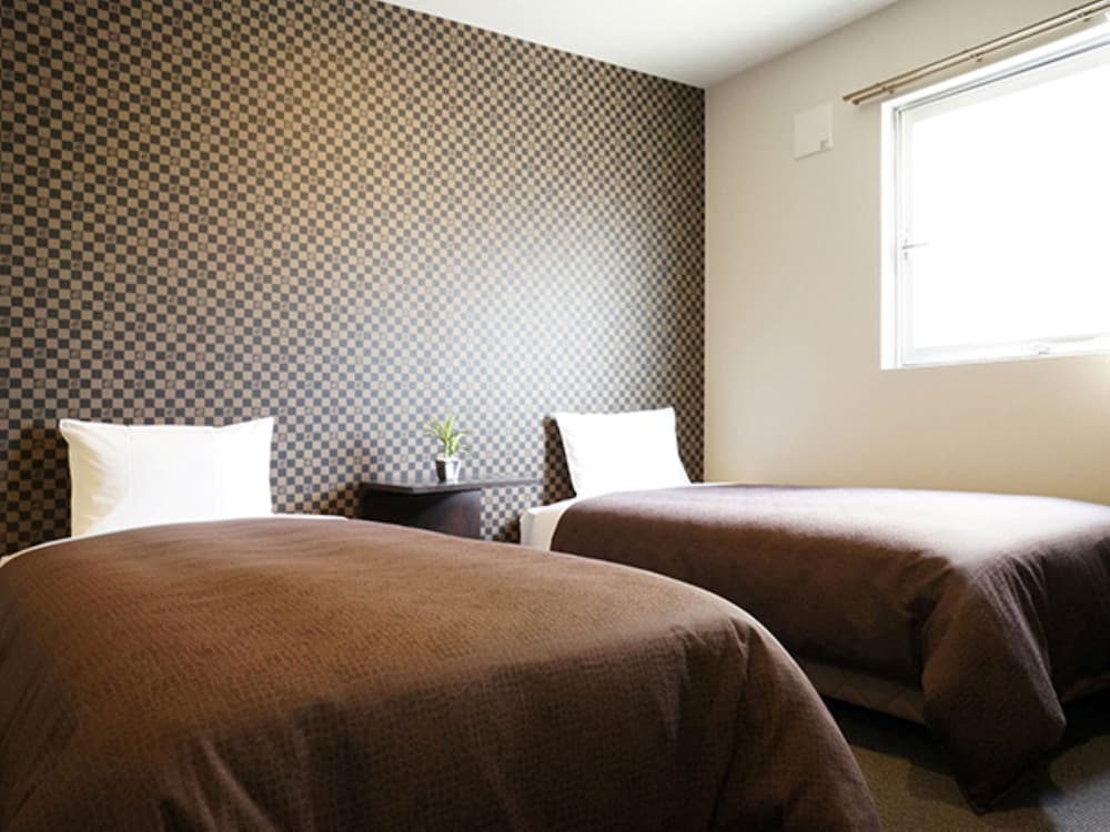 ROOM, TWIN BEDS, SMOKING