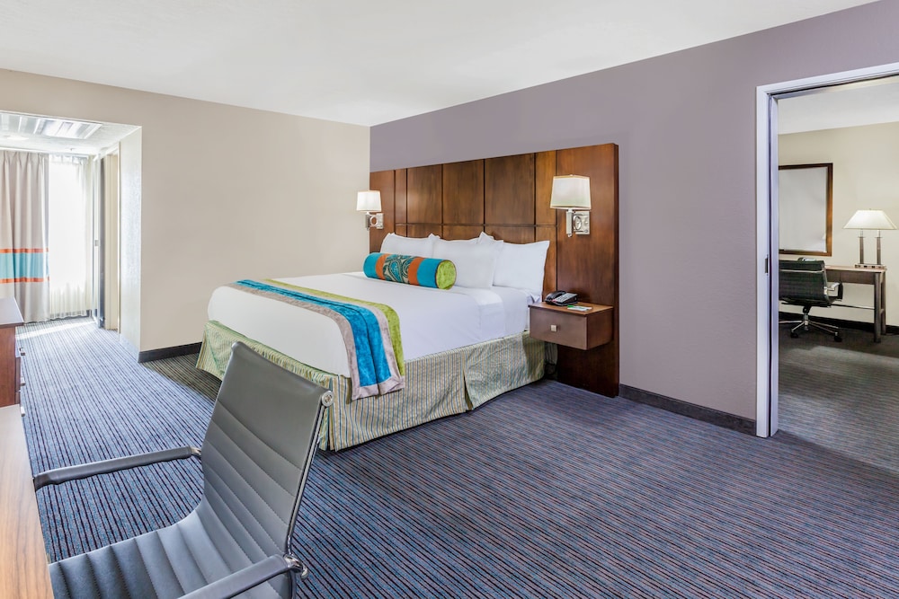 Holiday Inn Hotel And Suites Oklahoma City North 8/32