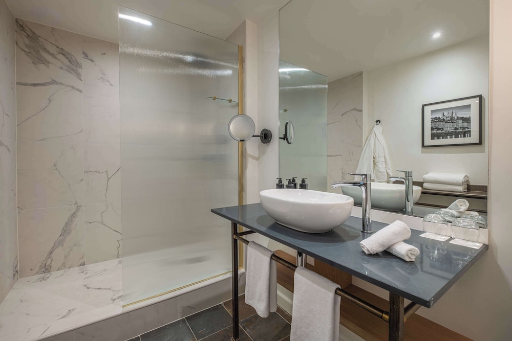 Cour des Loges Lyon, A Radisson Collection Hotel 78/79
