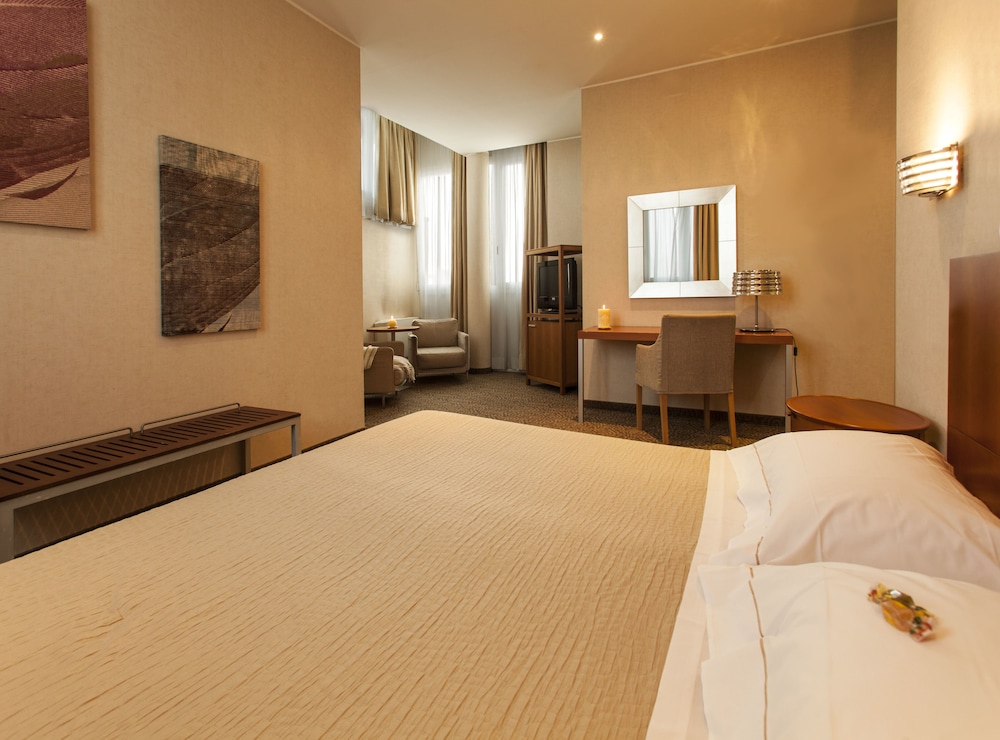 Hotel Cora 7/30