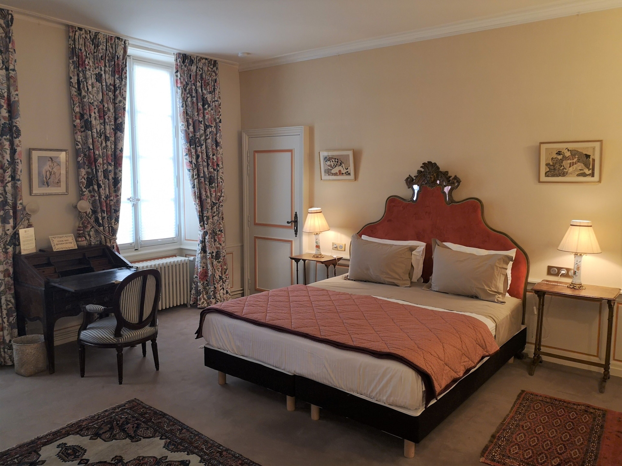 EXCLUSIVE, SUITE