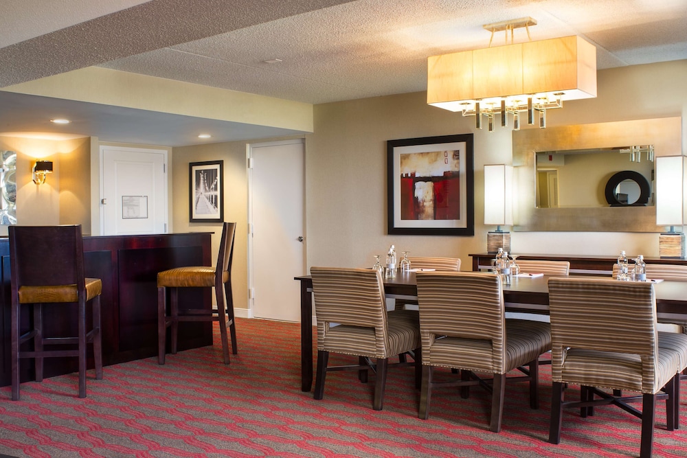 DoubleTree by Hilton New York LaGuardia Airport 6/54