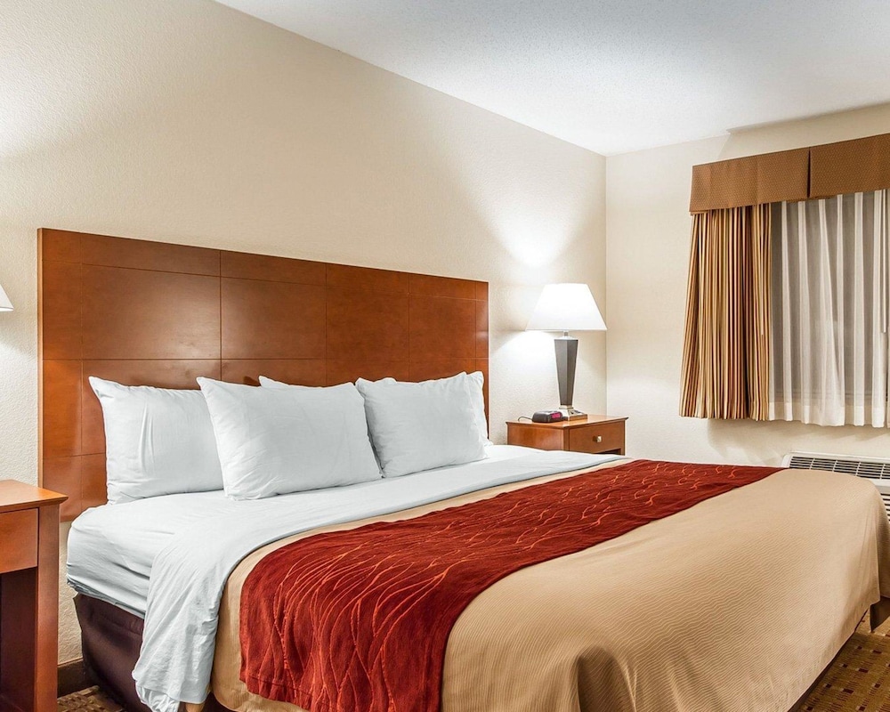 Quality Inn & Suites Eau Claire University Area 10/27